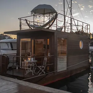  Botel La Maison De La