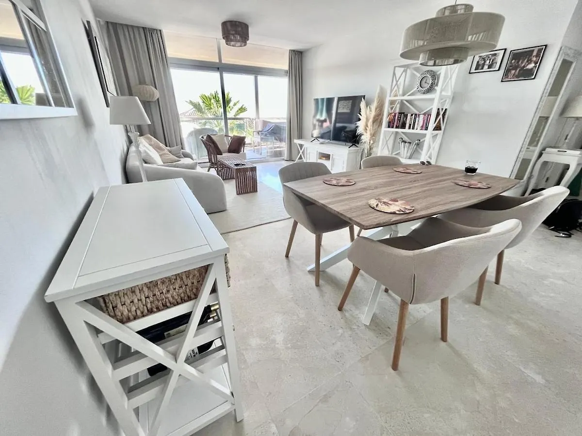 Topfloor Apartment With Terrace And Sea Views Sotogrande