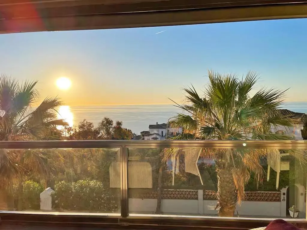 Topfloor Apartment With Terrace And Sea Views Sotogrande