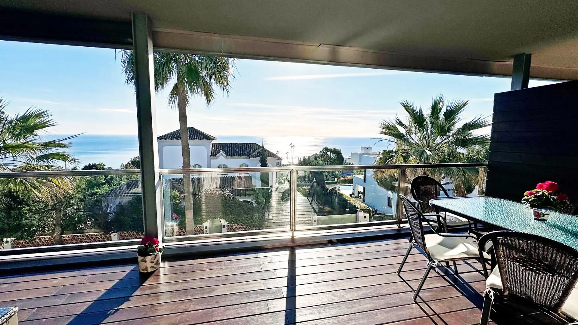 Topfloor Apartment With Terrace And Sea Views Sotogrande