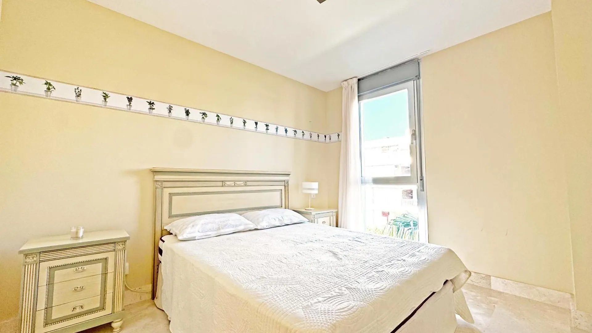 Topfloor Apartment With Terrace And Sea Views Sotogrande